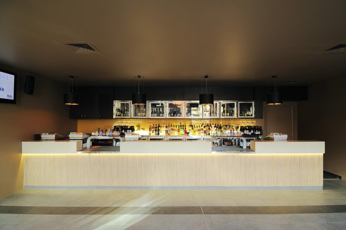 Commercial Hotel - Vibe Architects